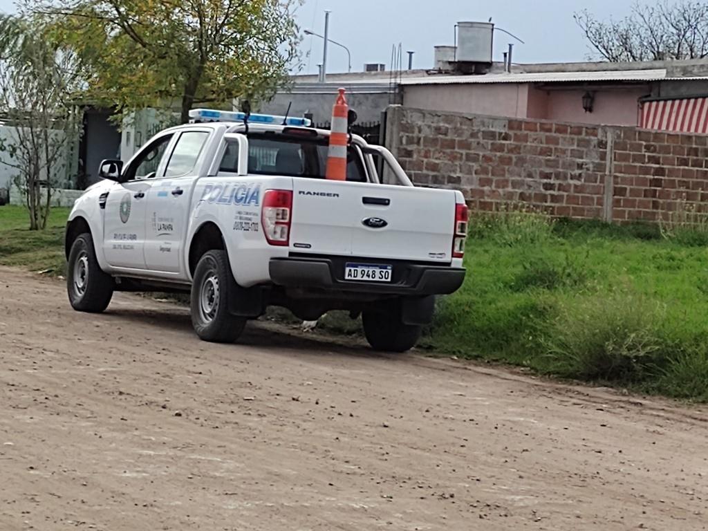 CAMIONETA POLICÍA CASA 2