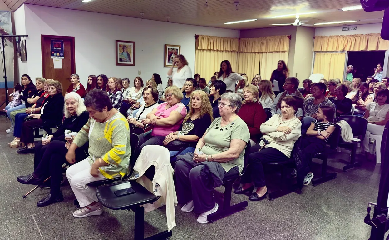 EMABAJADOR MARTINI MUJERES 1 FILE