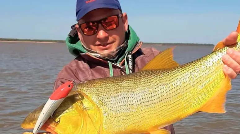 Padre hallado muerto en el Rio Parana