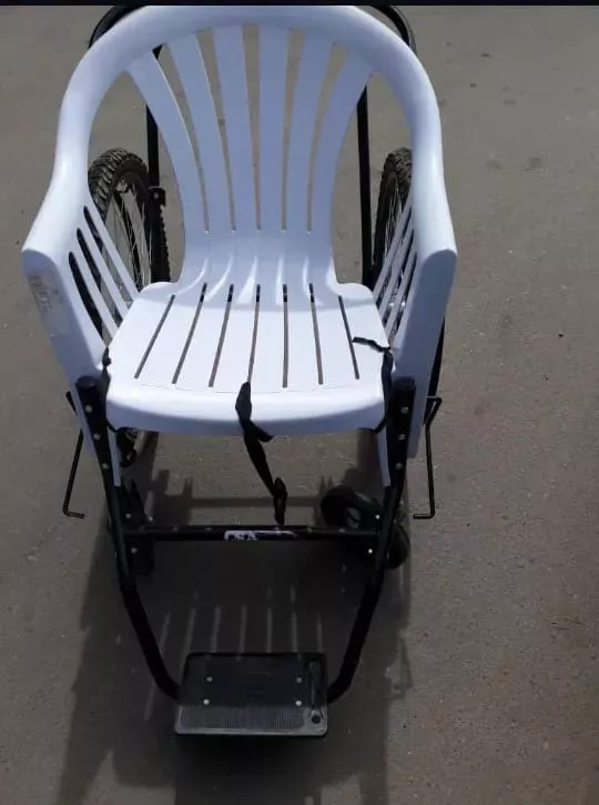 Silla de ruedas plastica alambre