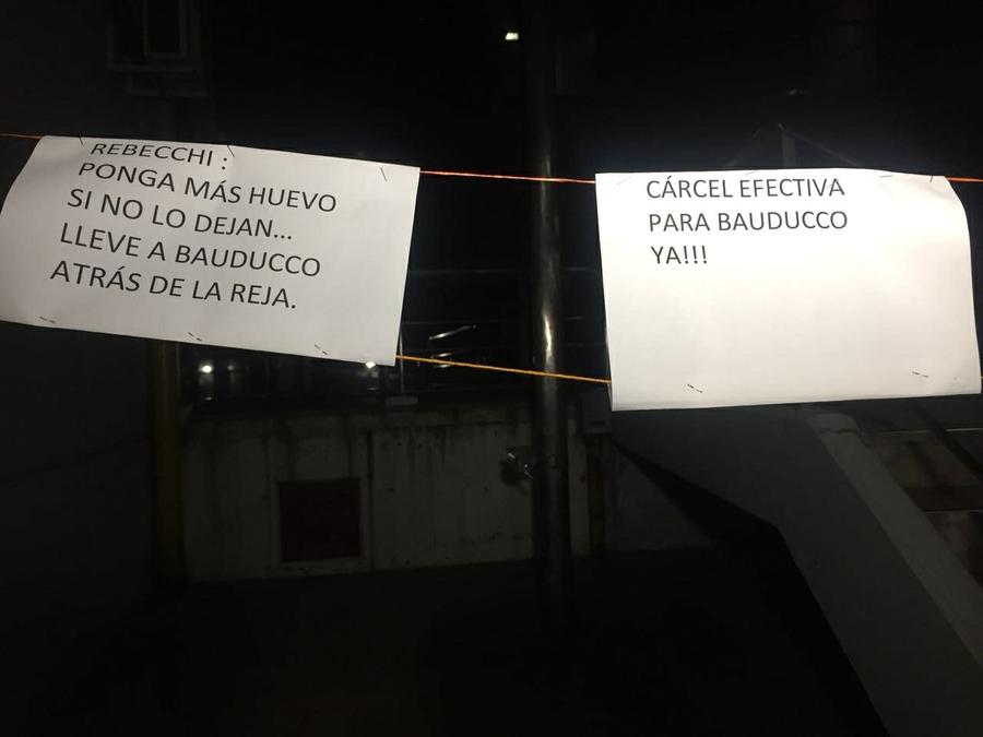 ESCRACHE EN TRIBUNALES DE PICO 1