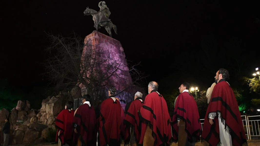 12624-con-la-guardia-bajo-las-estrellas-presidida-por-el-gobernador-saenz-y-la-vicepresidenta-villarruel-comenzaron-los-homenajes-al-general-guemes-20240617050511