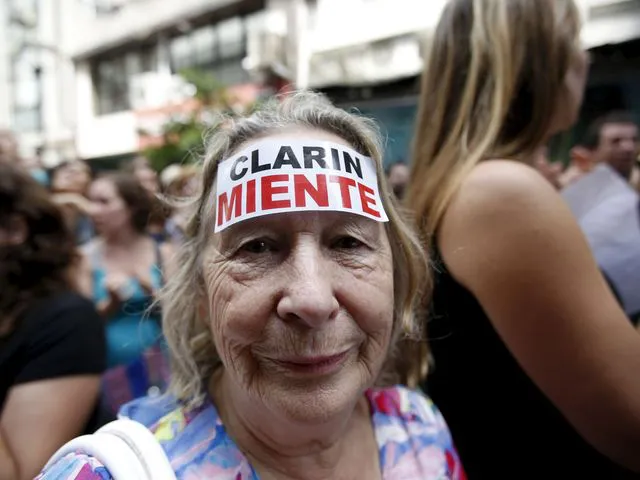 clarin miente