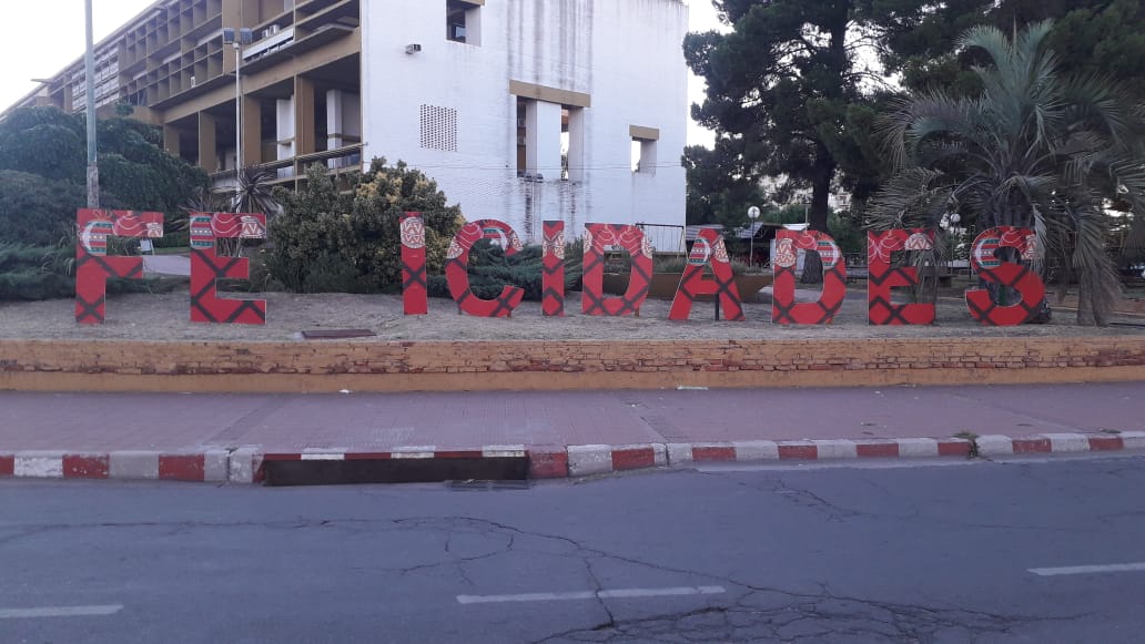 CARTEL FELICIDADES 1