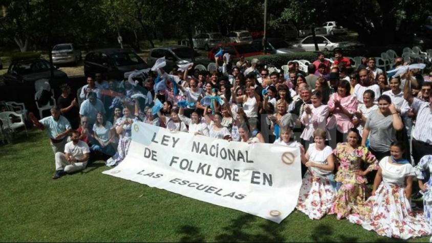 FOLKLORE EN LAS ESCUELAS