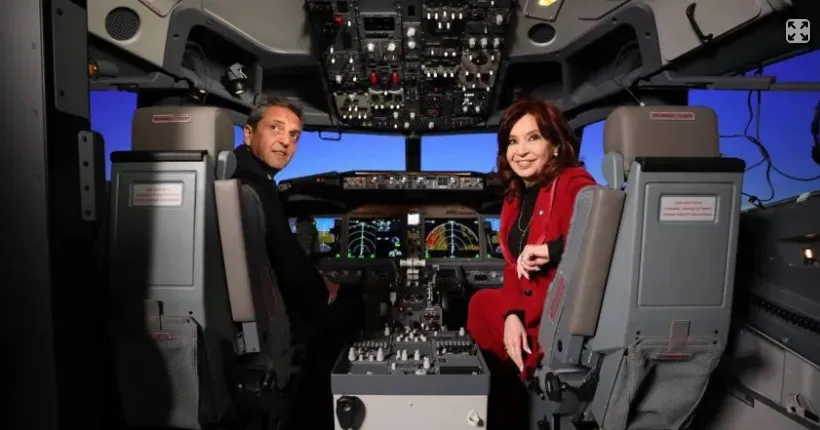 Cristina y Massa en un avion