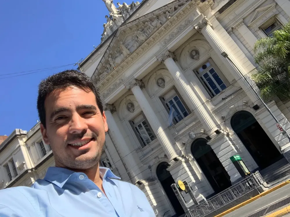 adrian-ravier-1536x1152