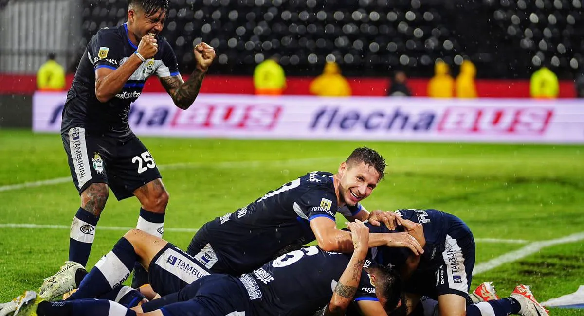 gimnasia-vs-colon-en-vivo-online-en-directo-por-el-desempate-del-segundo-descenso-1209741