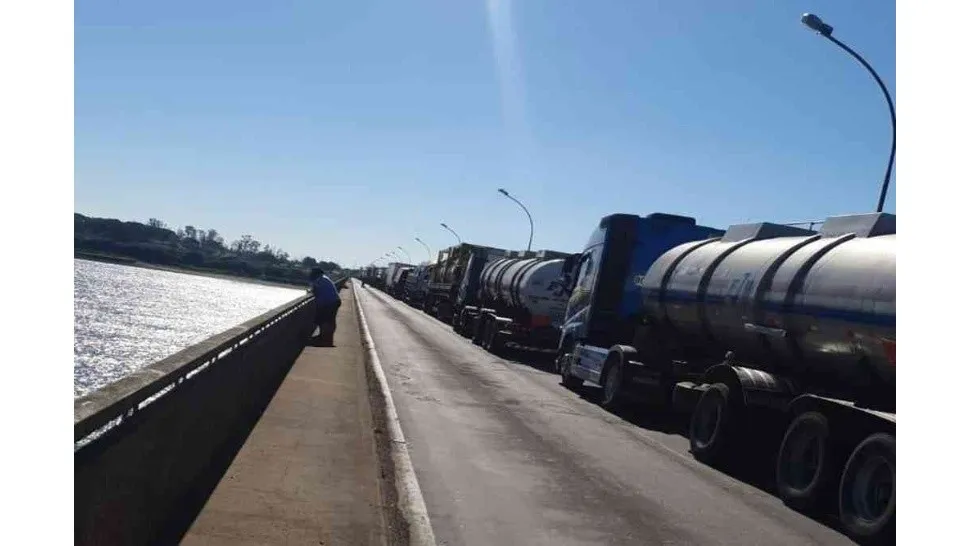 bloqueo_camionero_paso_de_los_libres.jpg_966076397