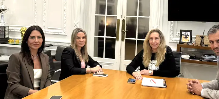 Carolina Piparo Karina Milei