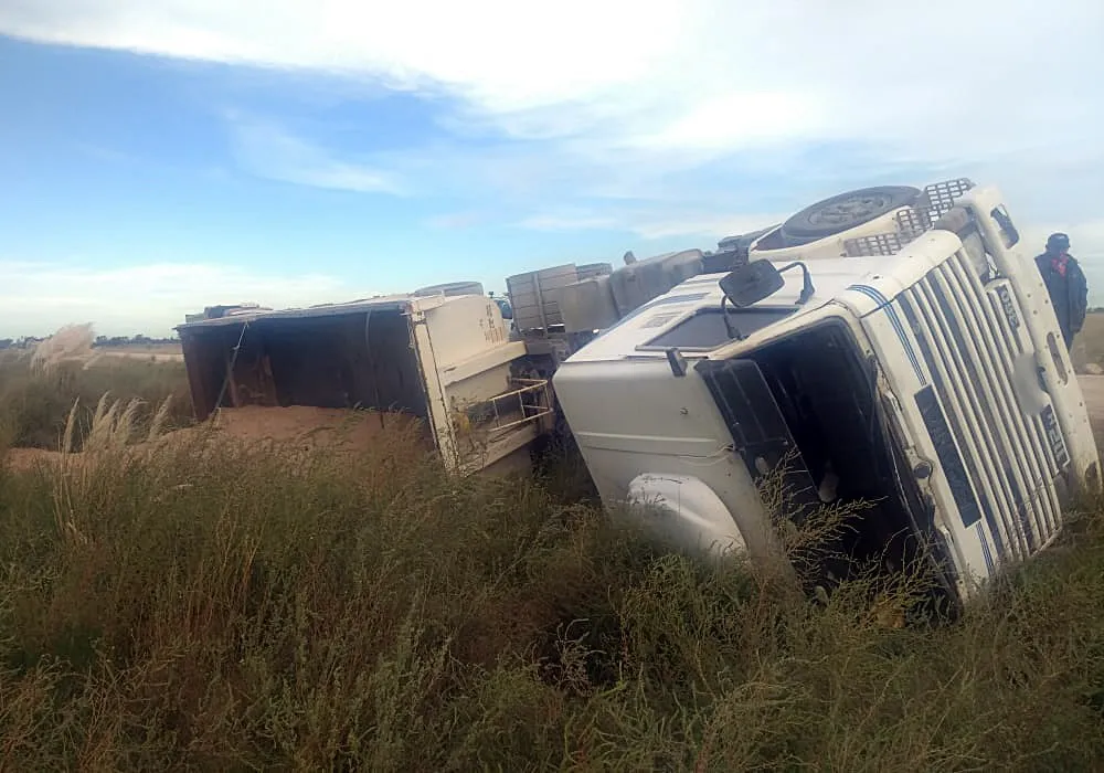 camion volcado falucho2
