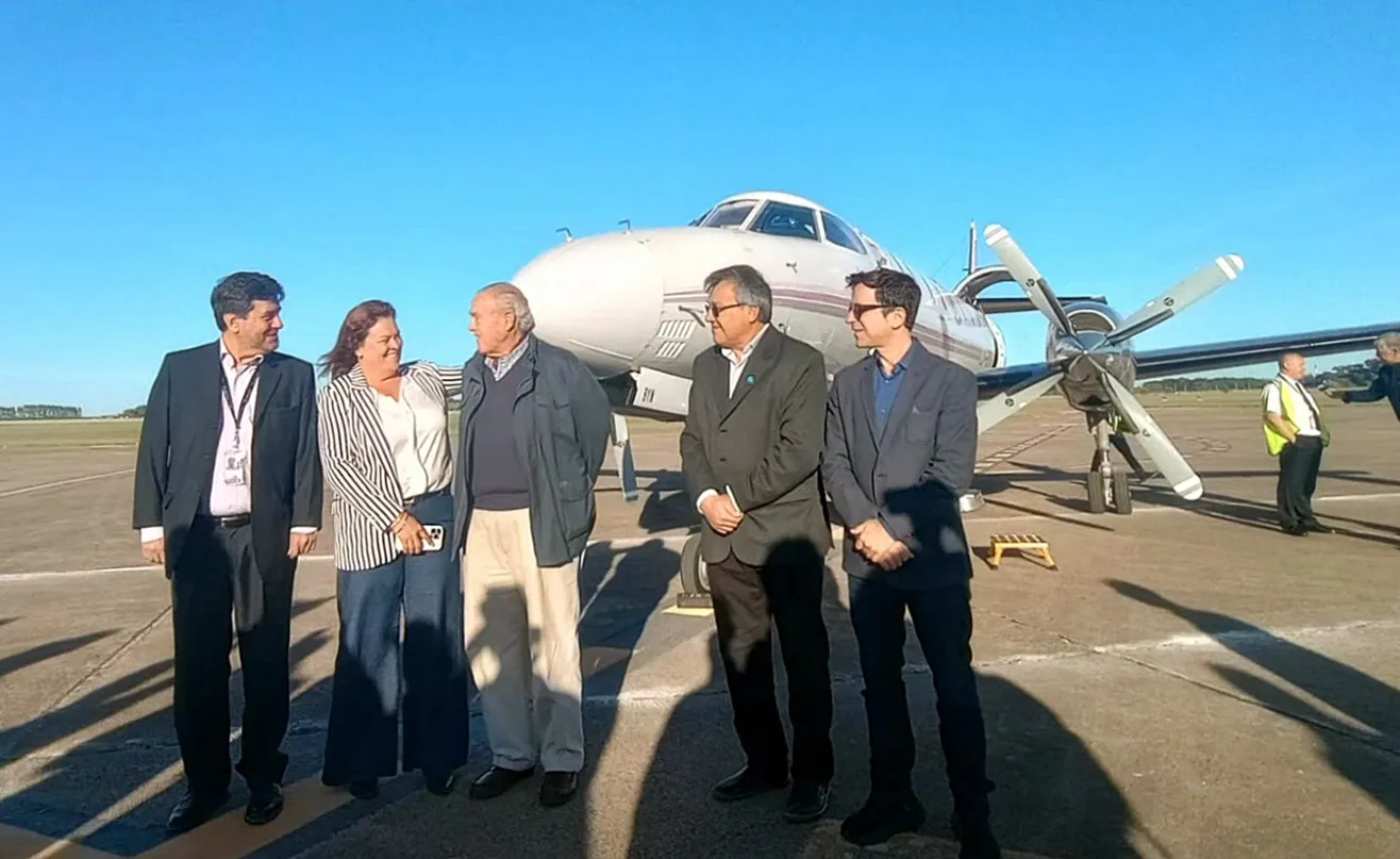 american jet primer vuelo