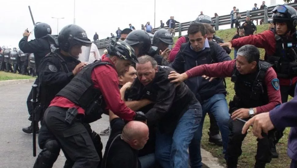 Ya-son-diez-los-colectiveros-implicados-en-la-agresion-a-Sergio-Berni-a54c77