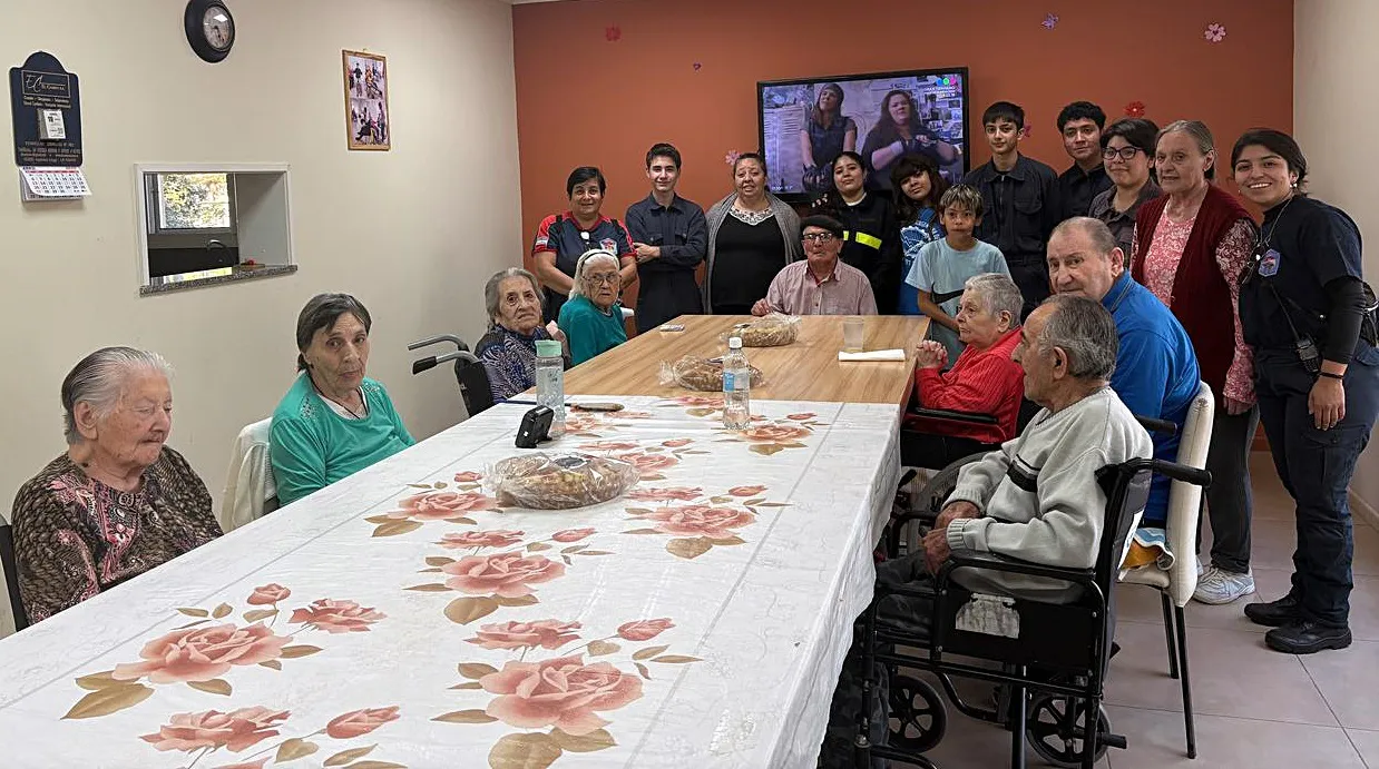 bomberos luiggi cadetes geriatricos 1