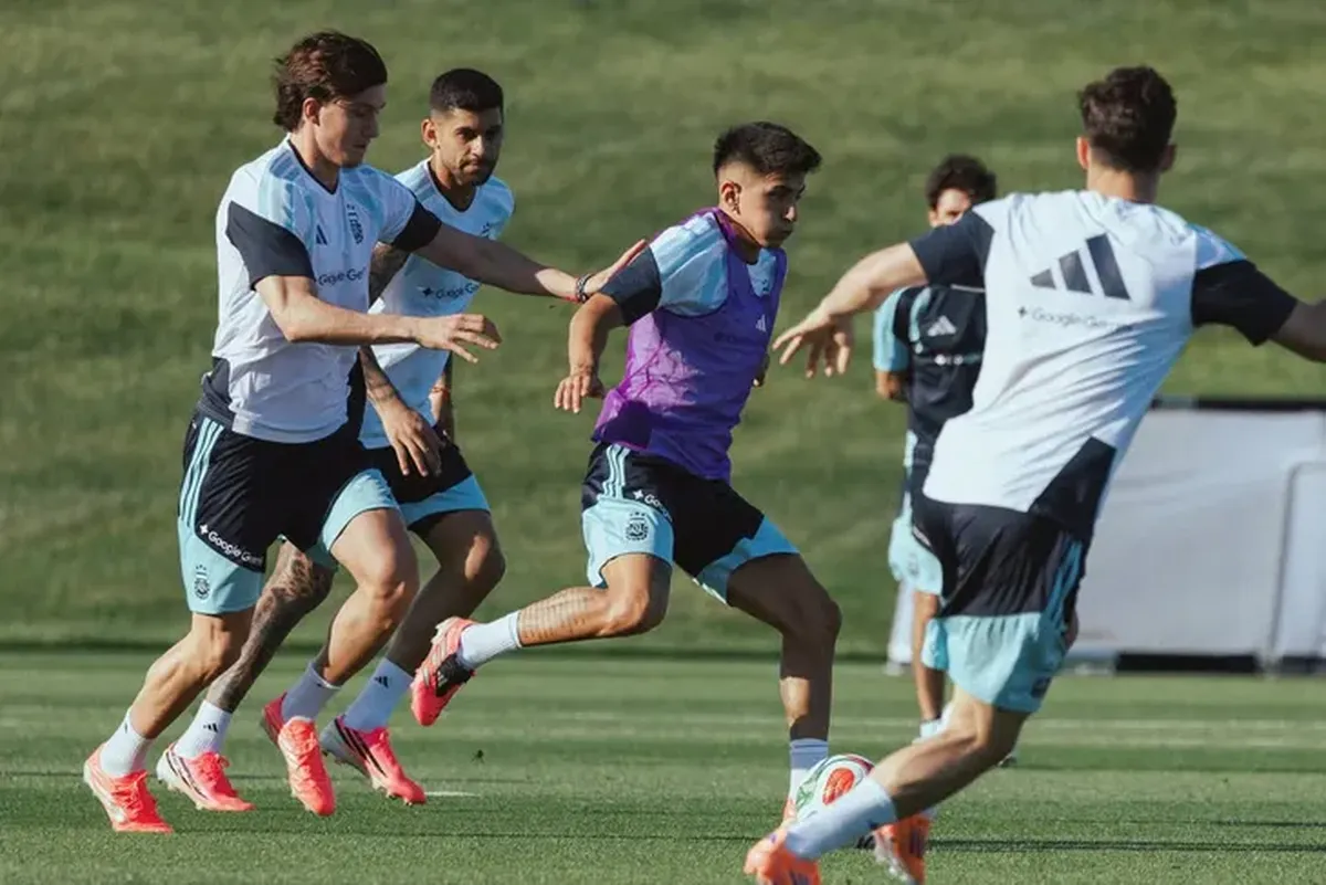 thiago-almada-fue-uno-los-delanteros-que-probo-hoy-scaloni-el-equipo-titular