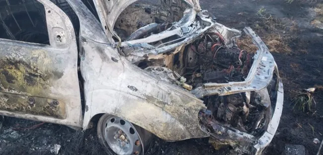 utilitario-incendidado-4