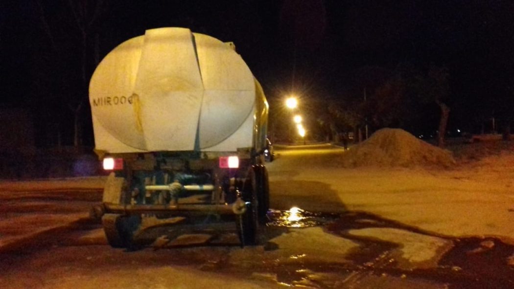 CAMION REGADOR APEDREADO