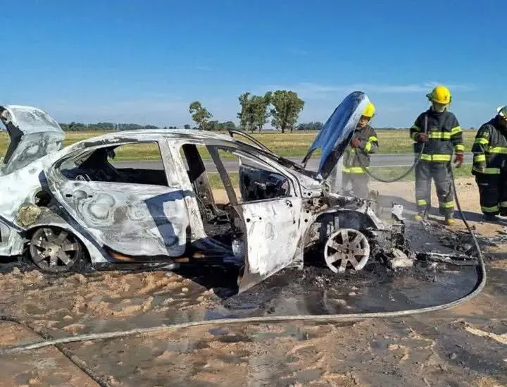 auto incendiado 3