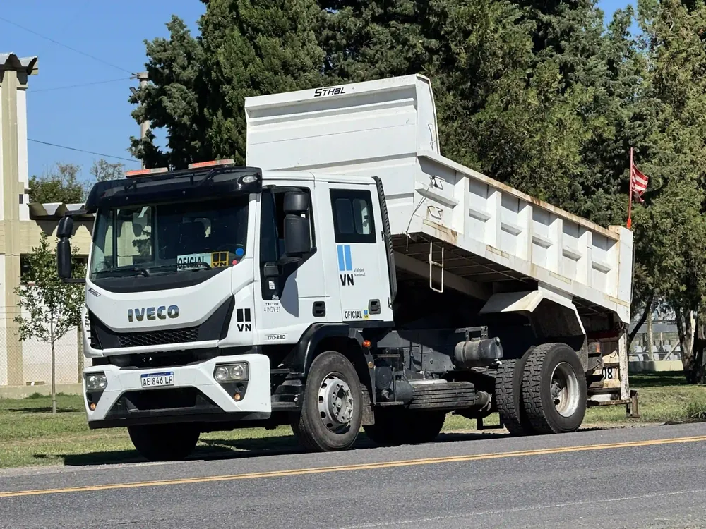CAMIÓN DE VIALIDAD NACIONAL BACHEANDO RUTA 188 C