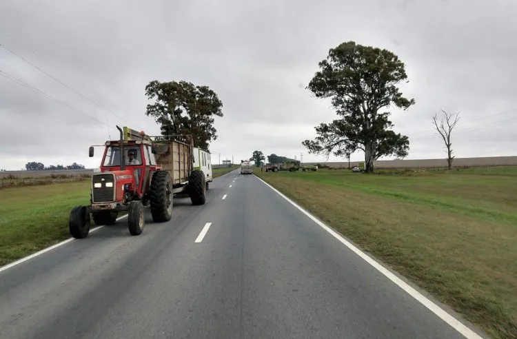 maquinaria agrícola en ruta