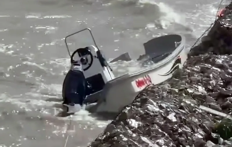 cochico lancha destrozada 3