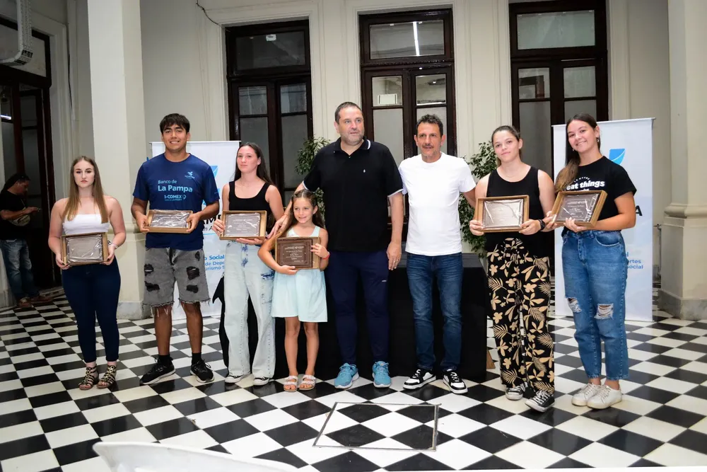 436288_resize-of-entregadereconocimientos-29