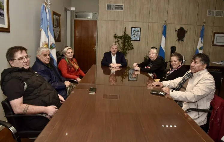 Ziliotto con jubilados de ATE