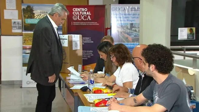 Alberto votando