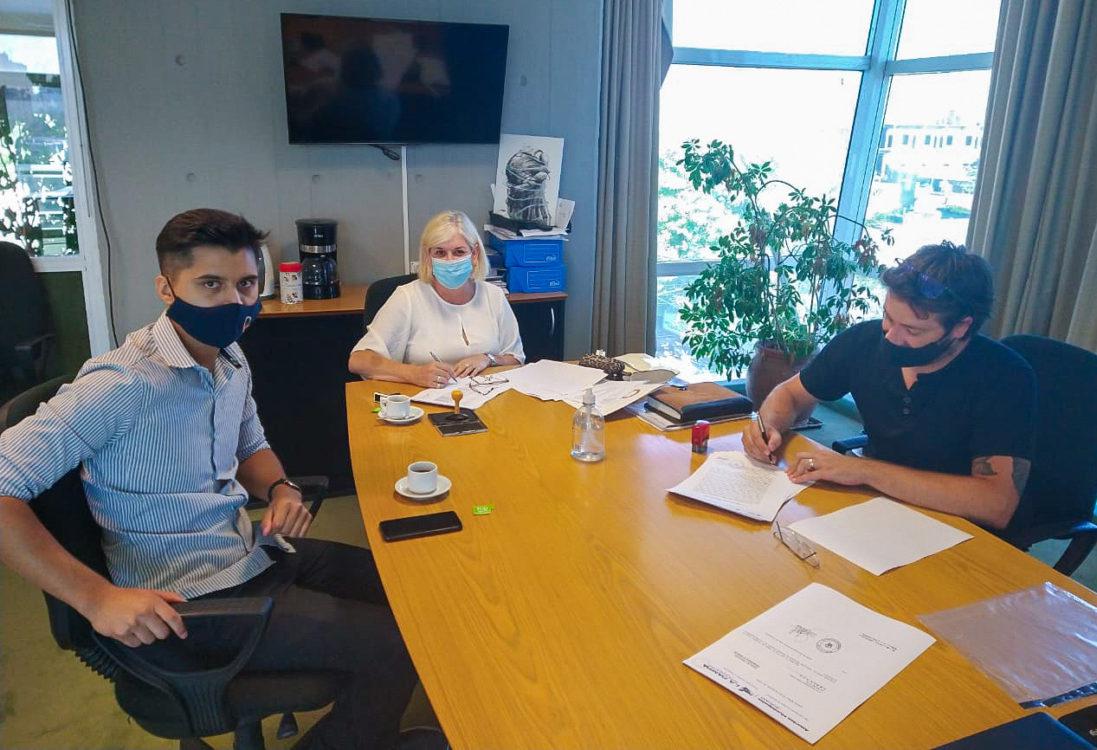 Firma convenio con vialidad nacional