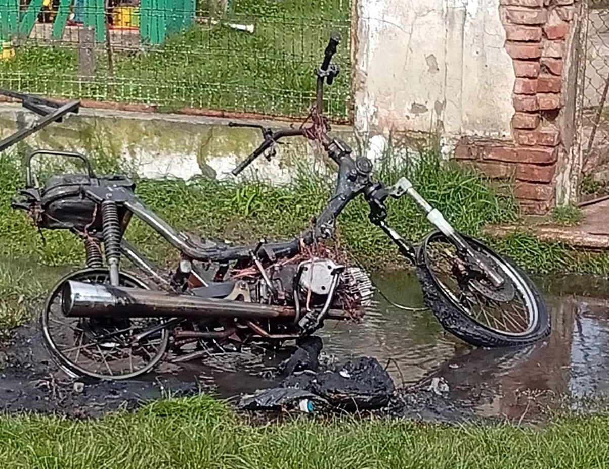 MOTO QUEMADA