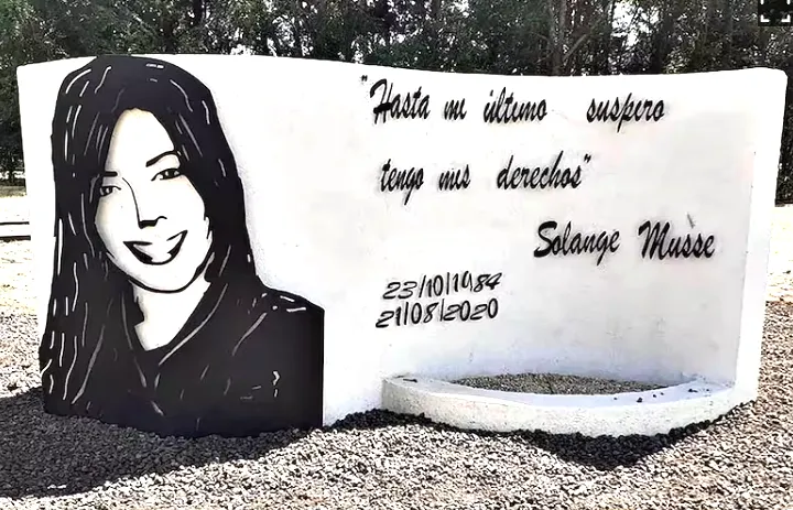 Solange Musse monumento