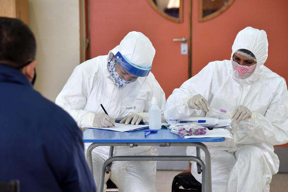 566940_covit-19-hisopados-en-esc.-221--15-