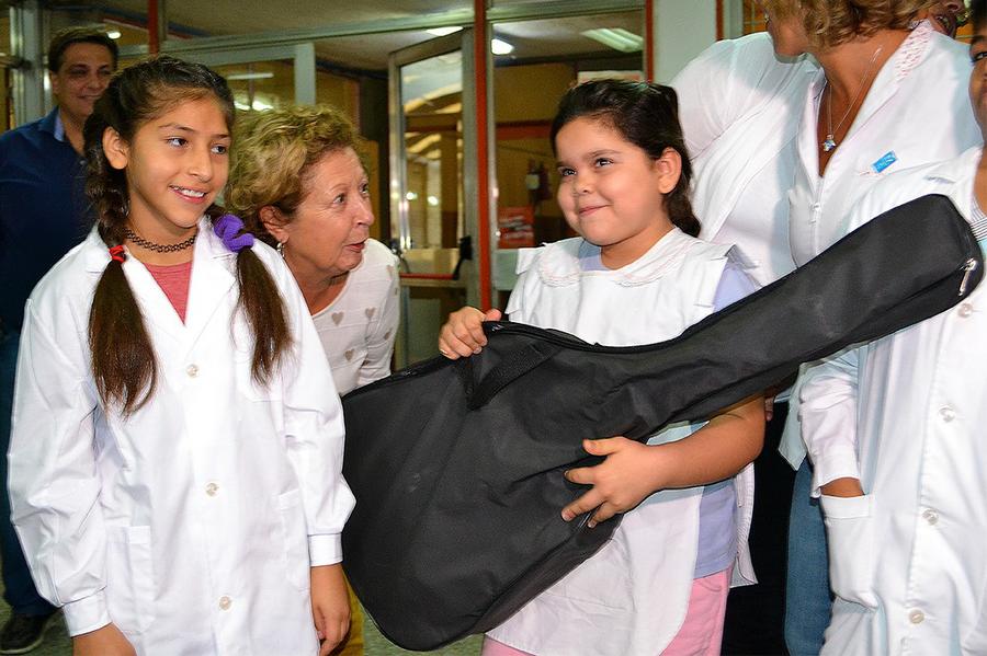 ENTREGA DE INSTRUMENTOS MUSICALES 3