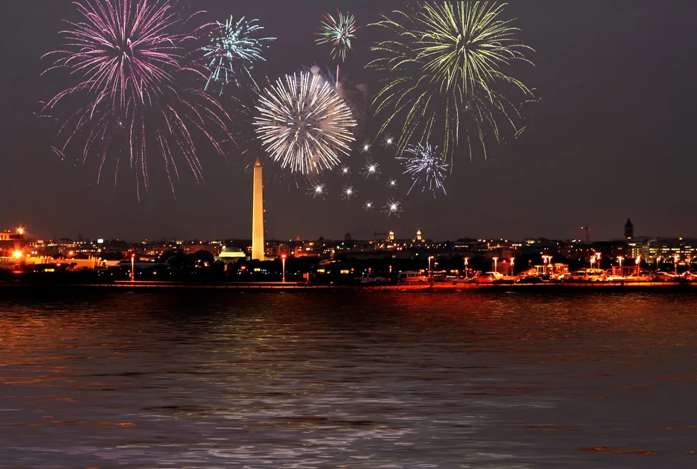 FUEGOS ARTIFICIALES