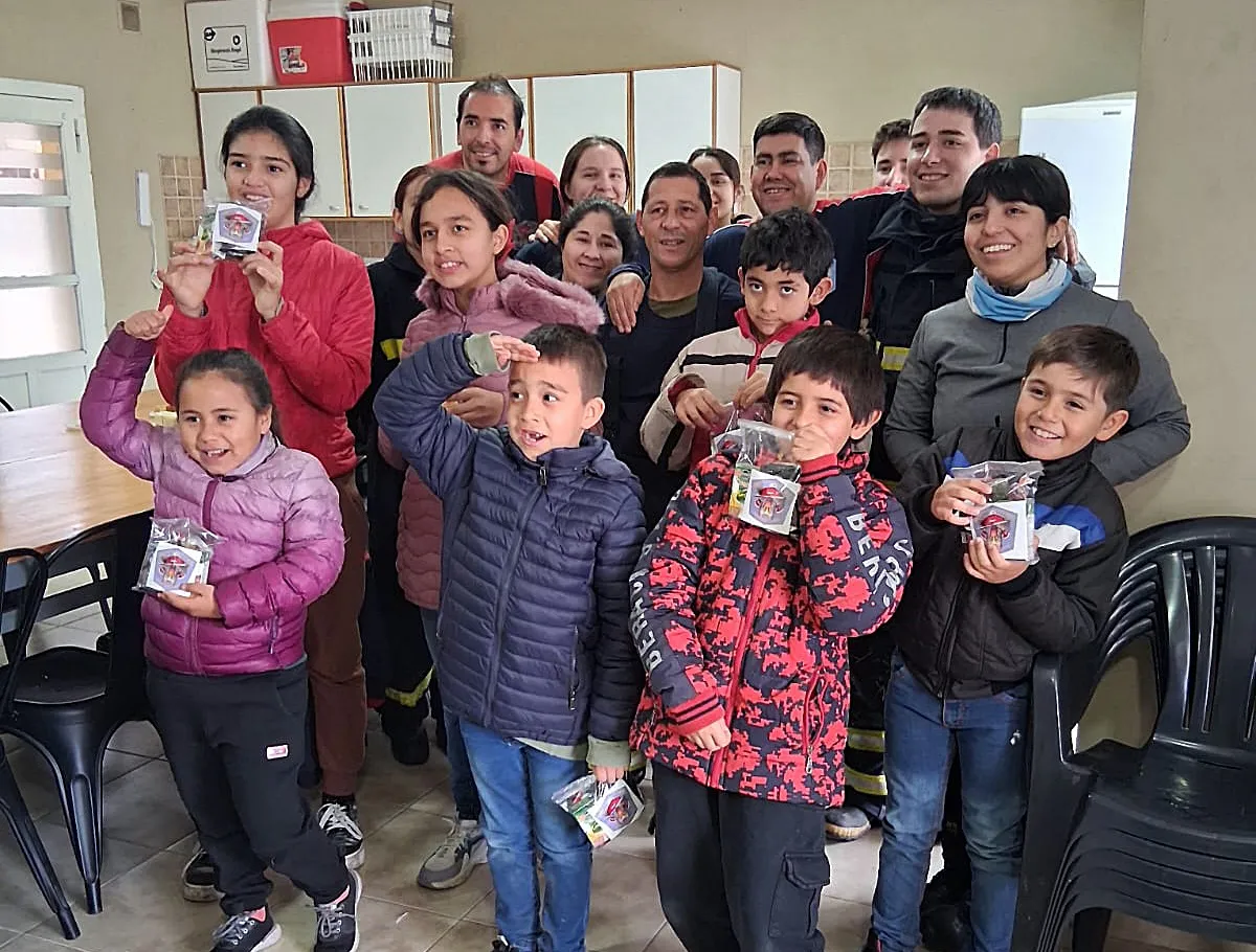 BOMBEROS LUIGGI ESCUELA TALA 2