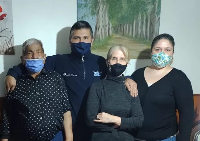 nicolas gomez y familia
