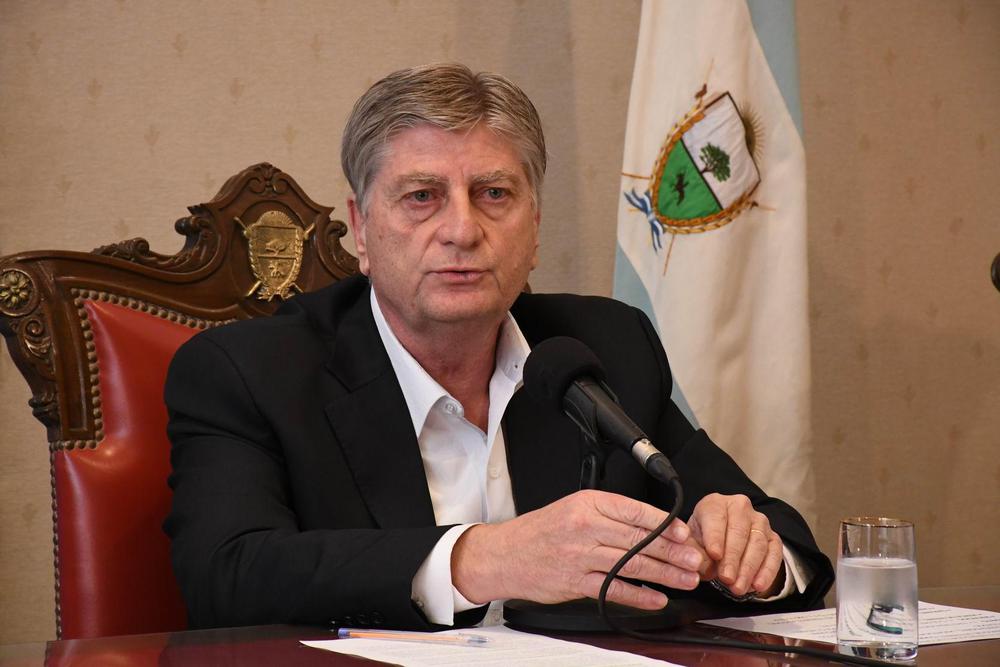 181984_resize-of-gus_3751