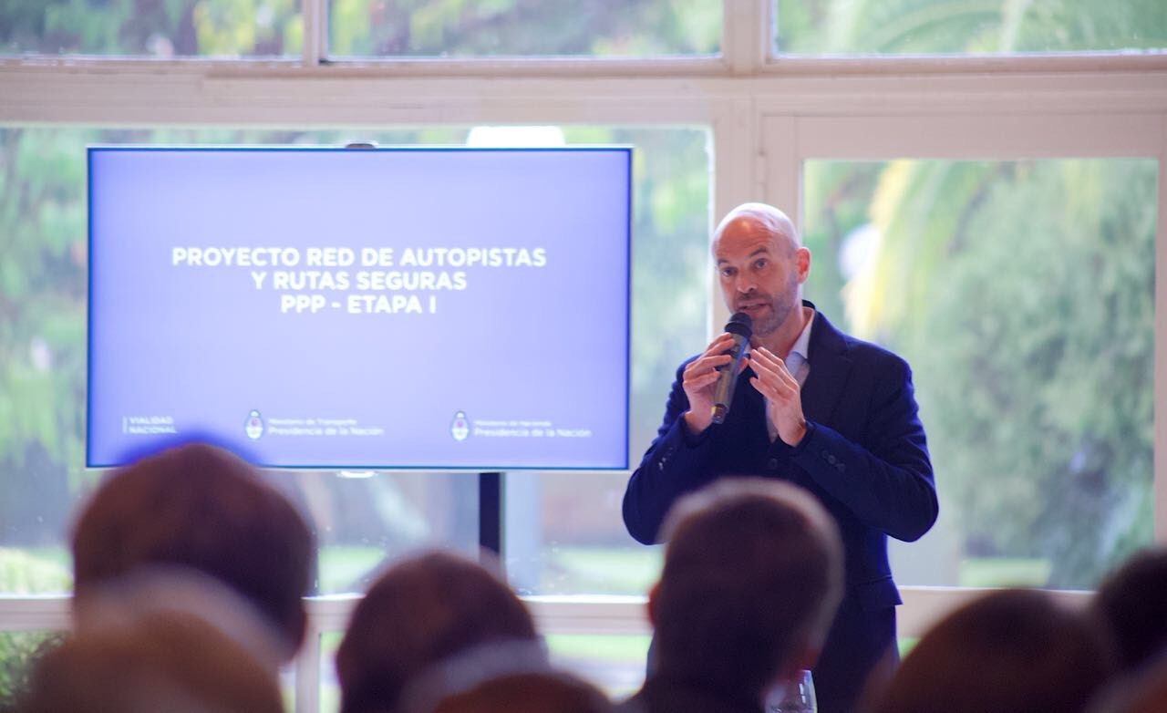 DIETRICH EN LA FIRMA DE CONTRATOS DE PARTICIPACIÓN PÚBLICO PRIVADA