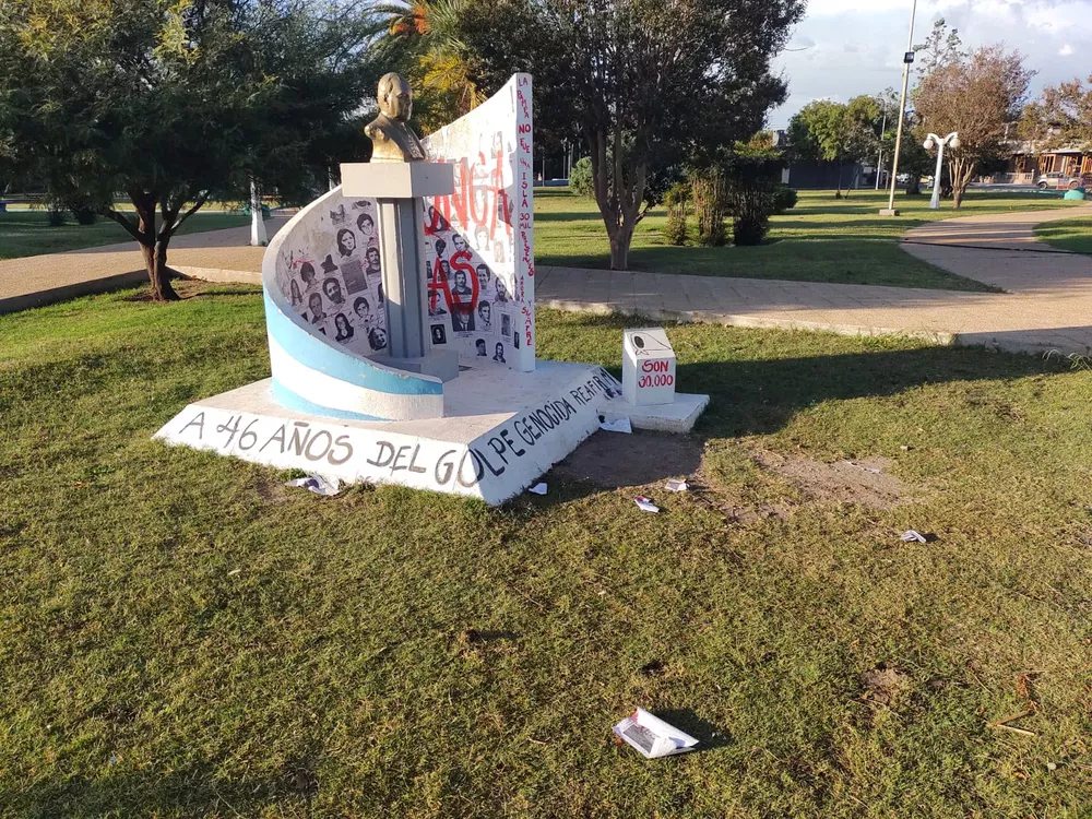 Monumento Irigoyen 8