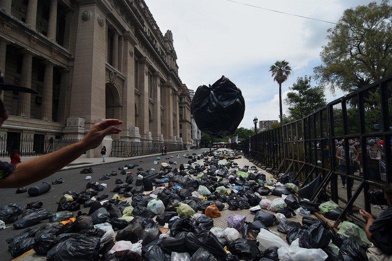 tribunal, bolsas de basura