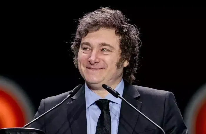 Milei sonriente
