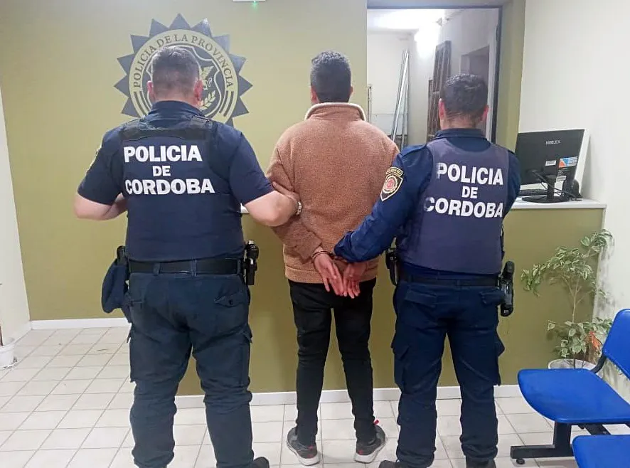 b4d3afb0-2c8e-4f65-84dc-8318fcef8fe3