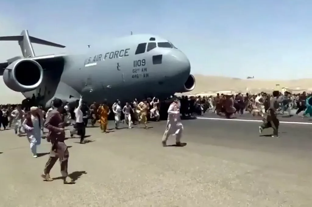 16AFGHANISTAN-AIRPORT-USAF-jumbo