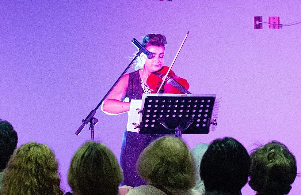 EMABAJADOR MARTINI MUJERES 4 FILE