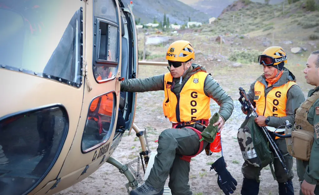 andinistasespirluceroberardocarabinerosrescatecerromarmolejo2023-1