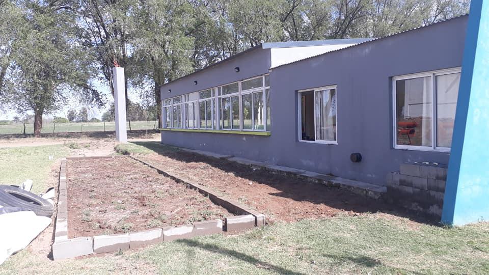 CONSTRUYEN CANCHA DE TEJO: LOS ABUELOS DE PARERA TENDRÁN UN NUEVO LUGAR