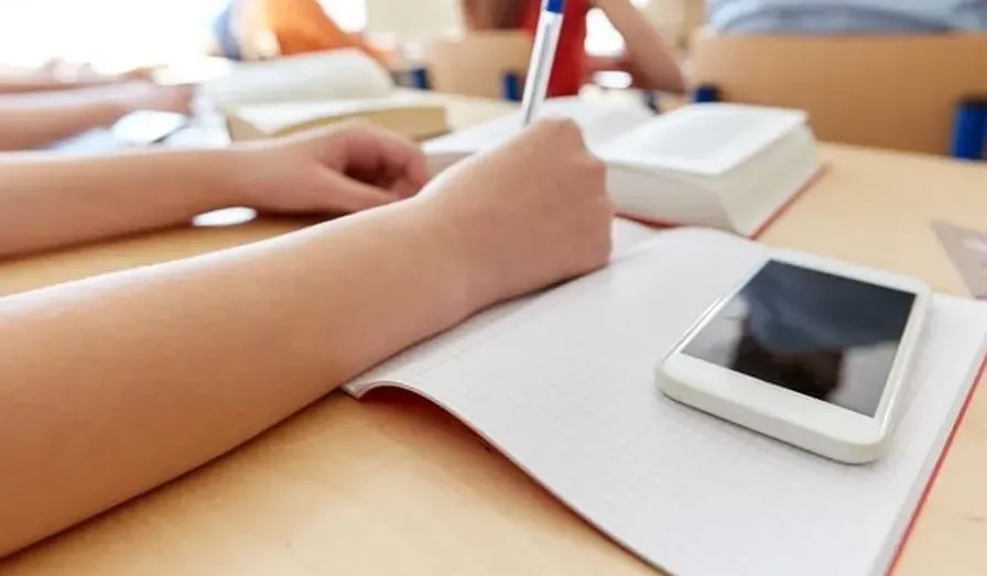 CELULAR EN LA ESCUELA