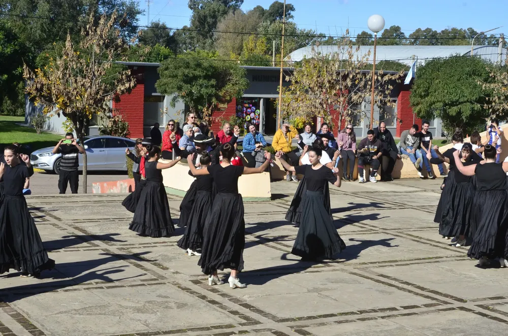 1074995_0b546402-485f-413c-94fd-a53f2a8cbbfd