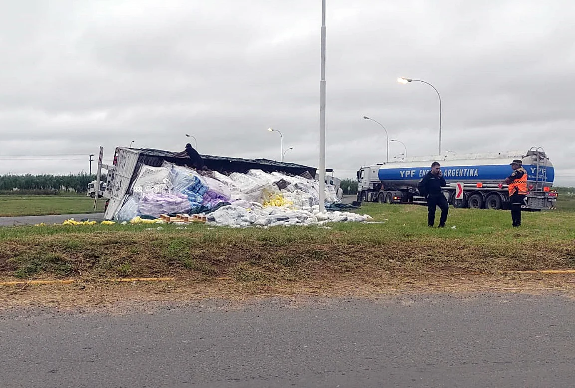 vuelco camión rotonda mackenna 1