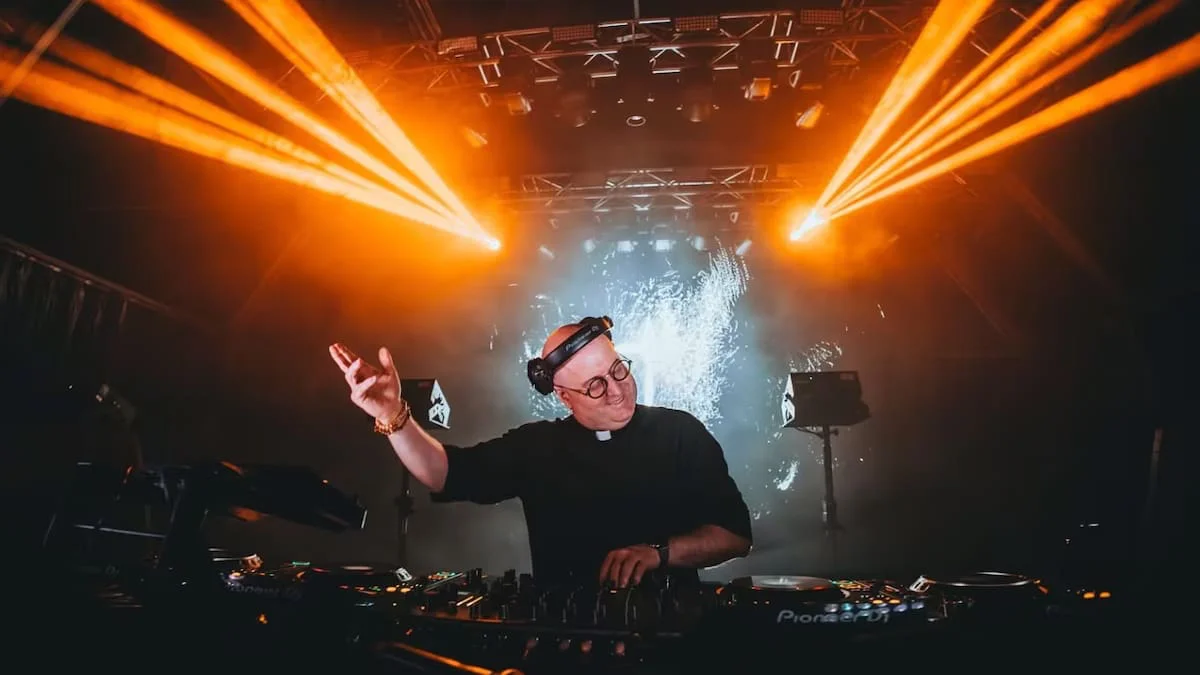 CURA DJ
